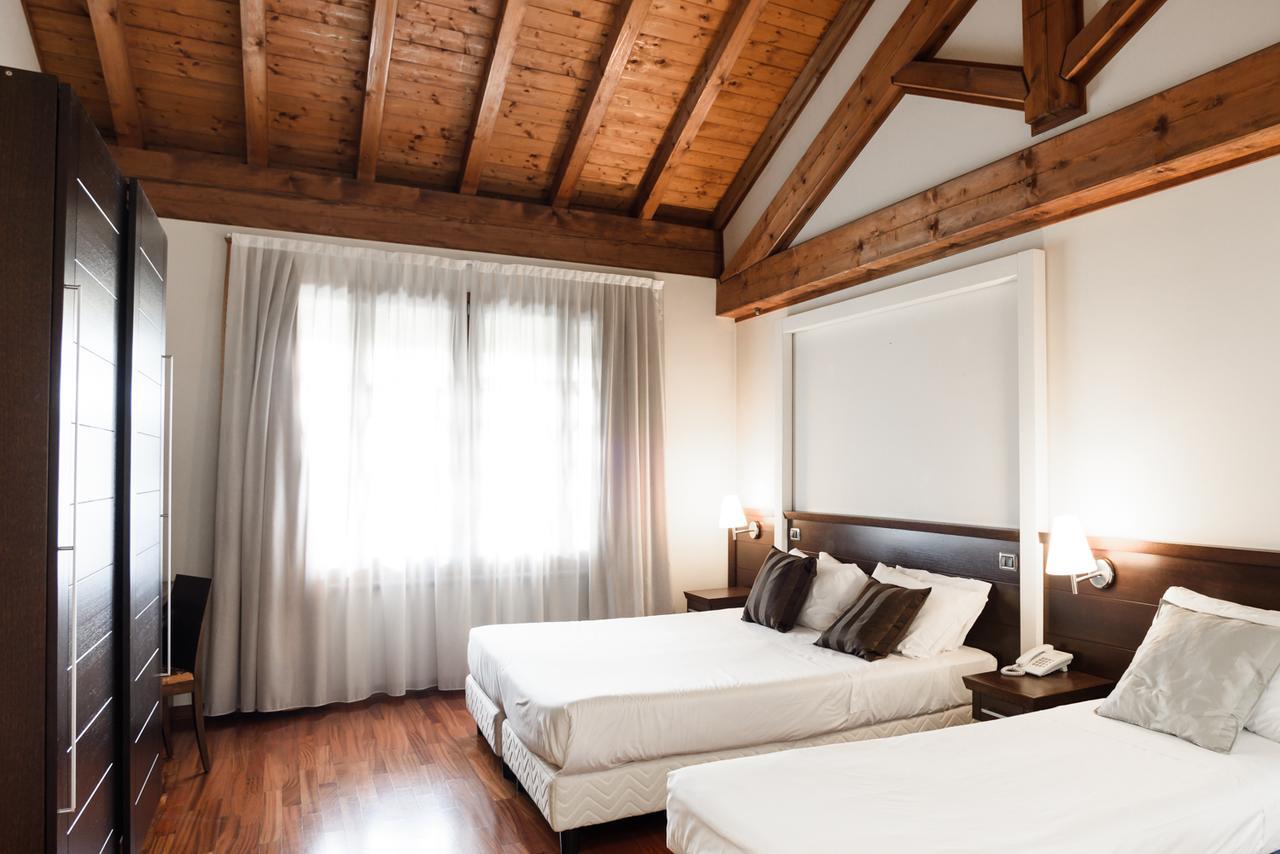 Country Hotel Castelbarco Vaprio d'Adda Exterior photo